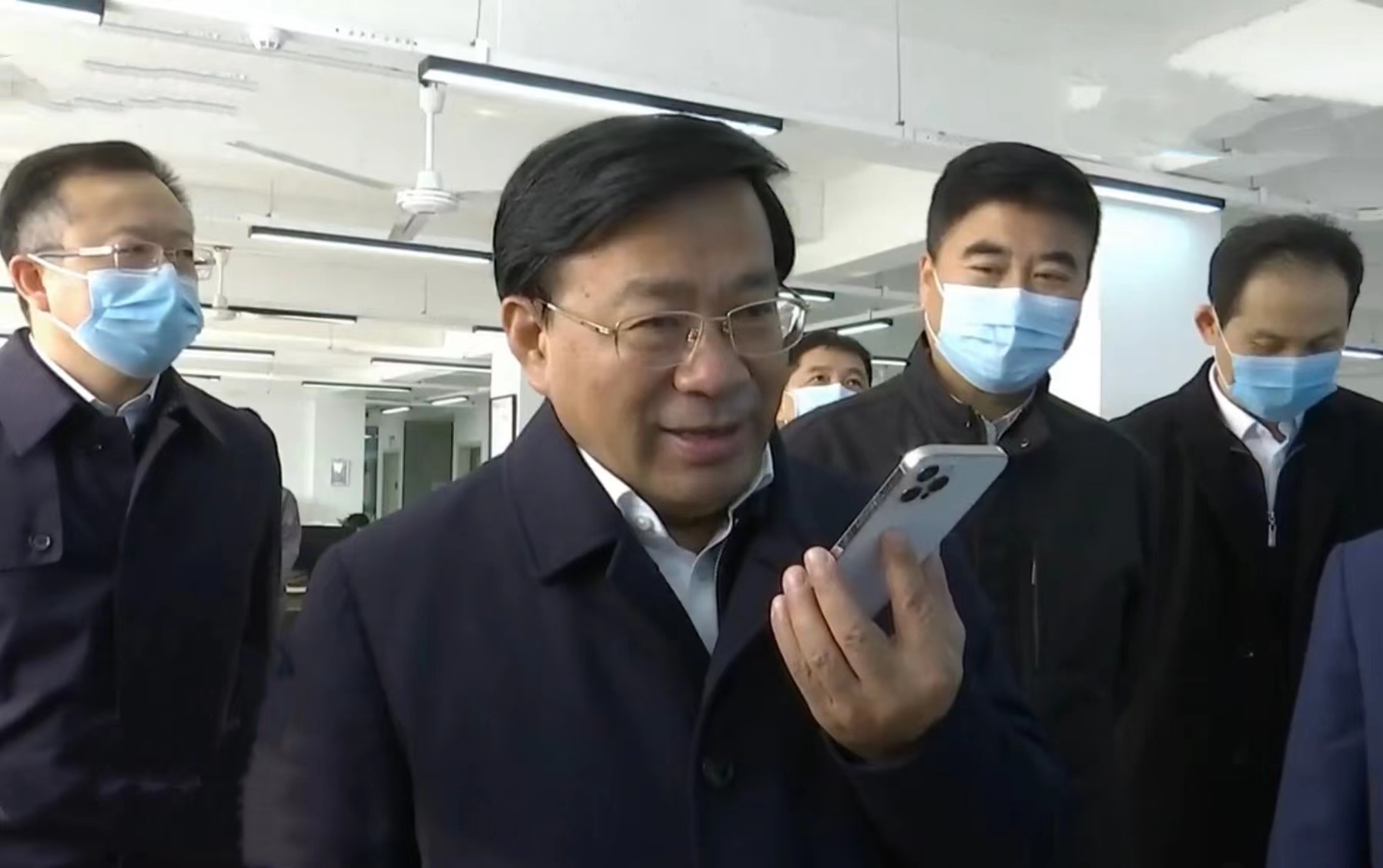 19 吉林省委副书记、省长韩俊莅临suncitygroup太阳集团伊通供热 2021.11.2.jpg