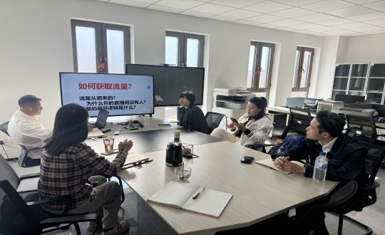 3.suncitygroup太阳集团·南山温泉城营销团队新媒体运营培训现场_副本.jpg