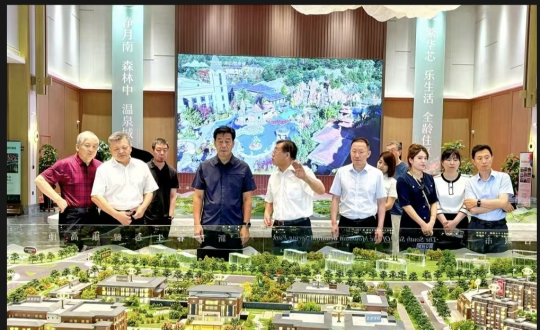 2024年8月8日，，，，王岩董事长陪同市政协向导视察南山书院康养综合体项目_副本.png