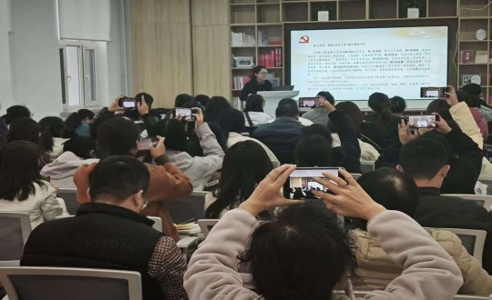 1.主题党课现场_副本.jpg