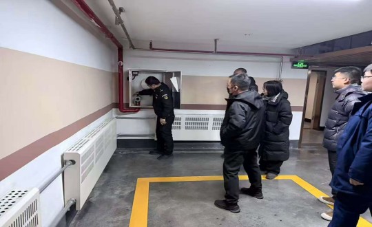 4.净月区相关部分组成消防清静检查组对suncitygroup太阳集团净月府举行高层消防检查_副本.jpg