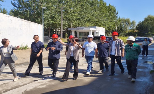 19.穆棱市市长一行走访装配式总公司穆棱新厂_副本.jpg