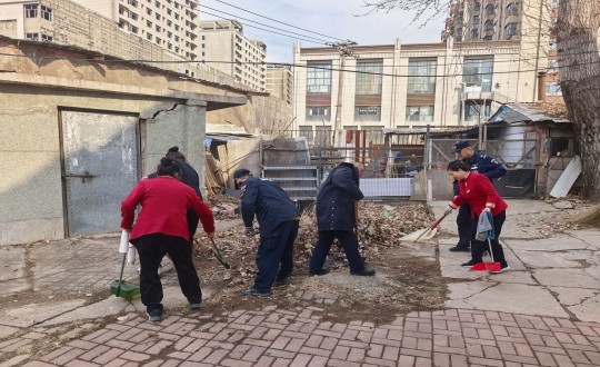 5.物业总公司敦化项目组织事情职员走进无物业小区开展大清扫活动_副本.jpg 5.物业总公司敦化项目组织事情职员走进无物业小区开展大清扫活动_副本.jpg